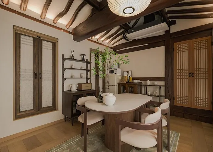 30 Seconds From Dongmyo Station Private Hanok Exclusive Use Ddp Cheonggyecheon Dongdaemun Selected As An Excellent Hanok Maximum 5 People Apartment