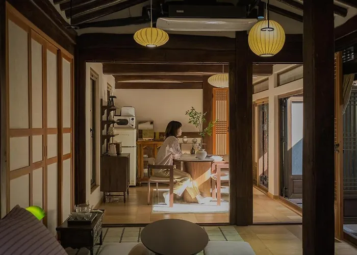 30 Seconds From Dongmyo Station Private Hanok Exclusive Use Ddp Cheonggyecheon Dongdaemun Selected As An Excellent Hanok Maximum 5 People