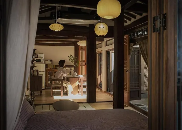 30 Seconds From Dongmyo Station Private Hanok Exclusive Use Ddp Cheonggyecheon Dongdaemun Selected As An Excellent Hanok Maximum 5 People Seoul