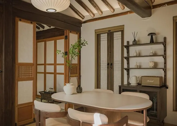 30 Seconds From Dongmyo Station Private Hanok Exclusive Use Ddp Cheonggyecheon Dongdaemun Selected As An Excellent Hanok Maximum 5 People Apartment *