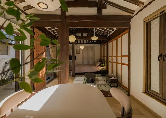Apartment 30 Seconds From Dongmyo Station Private Hanok Exclusive Use Ddp Cheonggyecheon Dongdaemun Selected As An Excellent Hanok Maximum 5 People *