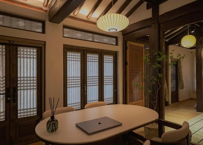 30 Seconds From Dongmyo Station Private Hanok Exclusive Use Ddp Cheonggyecheon Dongdaemun Selected As An Excellent Hanok Maximum 5 People Apartment