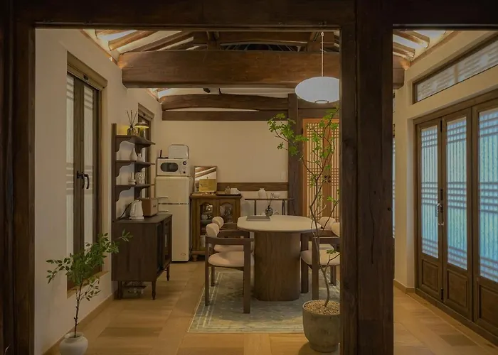 30 Seconds From Dongmyo Station Private Hanok Exclusive Use Ddp Cheonggyecheon Dongdaemun Selected As An Excellent Hanok Maximum 5 People