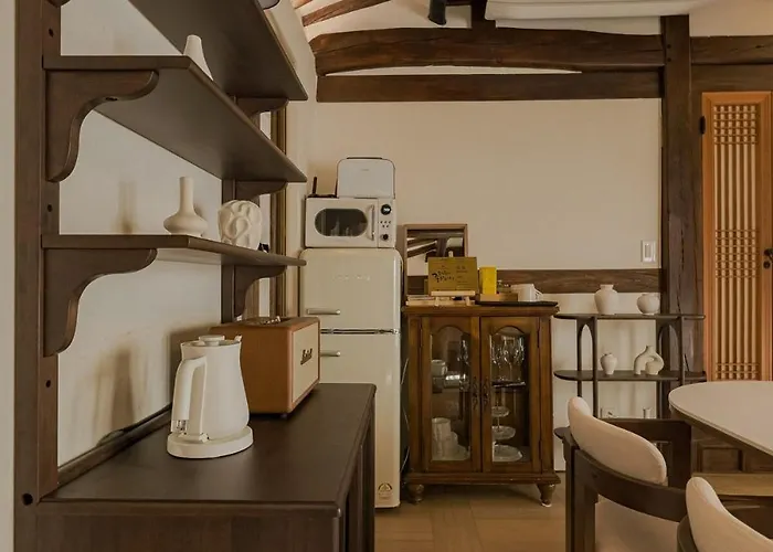 30 Seconds From Dongmyo Station Private Hanok Exclusive Use Ddp Cheonggyecheon Dongdaemun Selected As An Excellent Hanok Maximum 5 People Apartment *