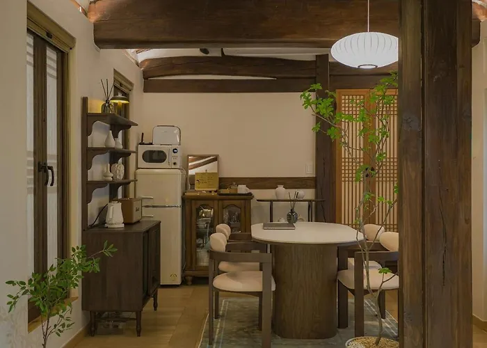 30 Seconds From Dongmyo Station Private Hanok Exclusive Use Ddp Cheonggyecheon Dongdaemun Selected As An Excellent Hanok Maximum 5 People *