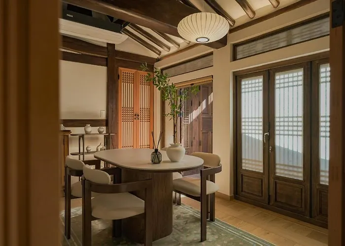 30 Seconds From Dongmyo Station Private Hanok Exclusive Use Ddp Cheonggyecheon Dongdaemun Selected As An Excellent Hanok Maximum 5 People Seoul