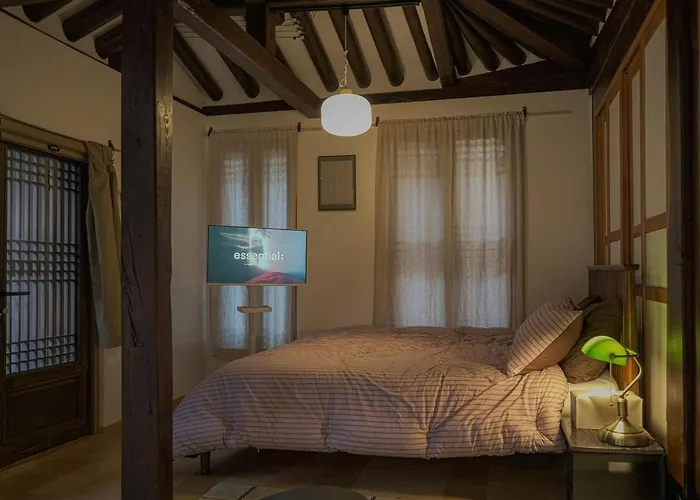 30 Seconds From Dongmyo Station Private Hanok Exclusive Use Ddp Cheonggyecheon Dongdaemun Selected As An Excellent Hanok Maximum 5 People * Seoul