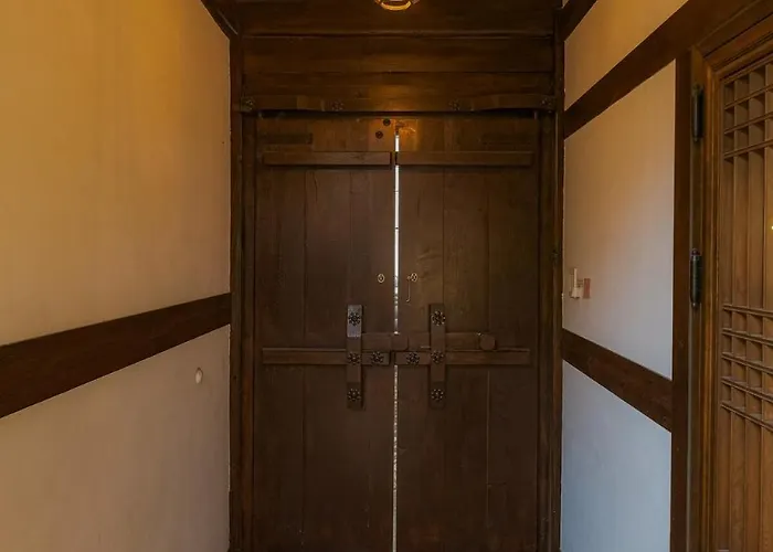 Apartment 30 Seconds From Dongmyo Station Private Hanok Exclusive Use Ddp Cheonggyecheon Dongdaemun Selected As An Excellent Hanok Maximum 5 People *