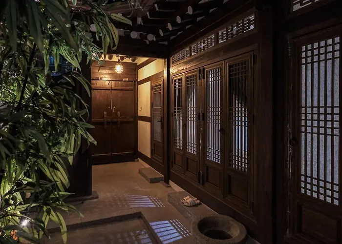 30 Seconds From Dongmyo Station Private Hanok Exclusive Use Ddp Cheonggyecheon Dongdaemun Selected As An Excellent Hanok Maximum 5 People Apartment *