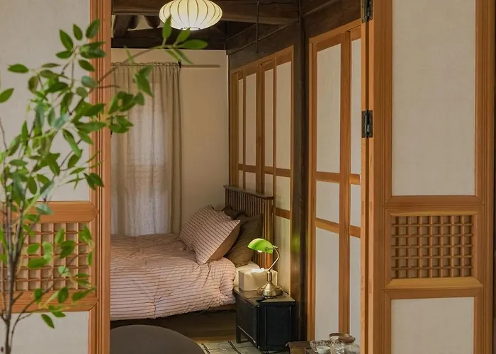 Apartment 30 Seconds From Dongmyo Station Private Hanok Exclusive Use Ddp Cheonggyecheon Dongdaemun Selected As An Excellent Hanok Maximum 5 People Seoul