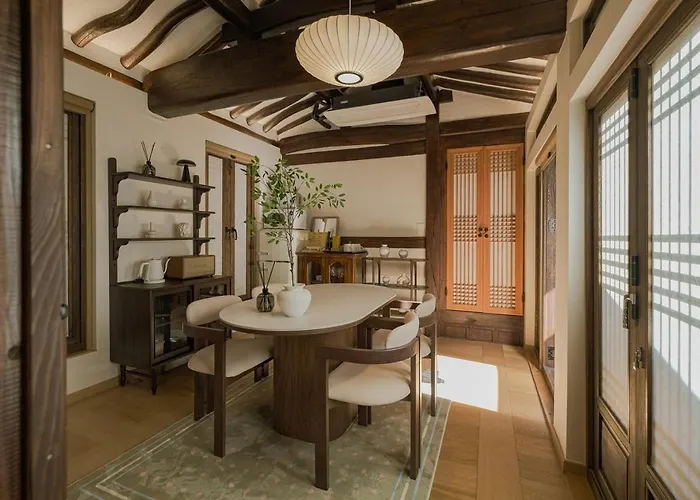 30 Seconds From Dongmyo Station Private Hanok Exclusive Use Ddp Cheonggyecheon Dongdaemun Selected As An Excellent Hanok Maximum 5 People Apartment *