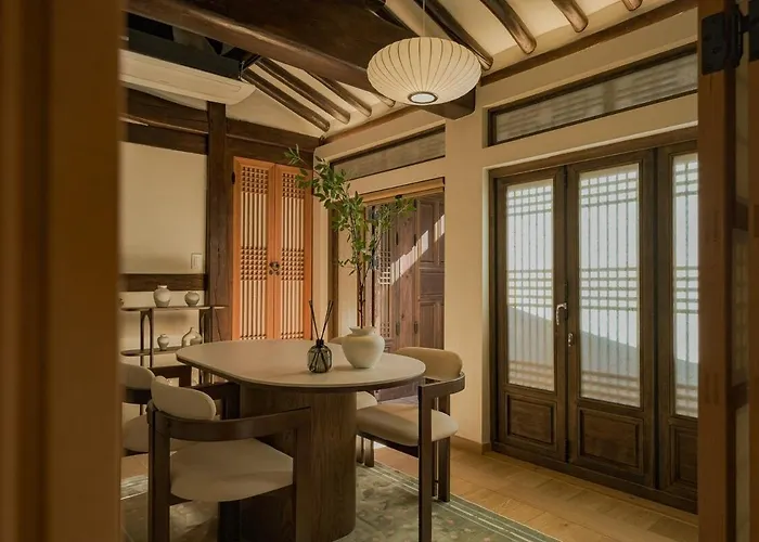30 Seconds From Dongmyo Station Private Hanok Exclusive Use Ddp Cheonggyecheon Dongdaemun Selected As An Excellent Hanok Maximum 5 People Seoul