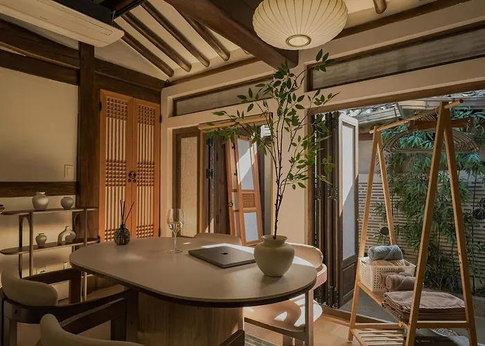 30 Seconds From Dongmyo Station Private Hanok Exclusive Use Ddp Cheonggyecheon Dongdaemun Selected As An Excellent Hanok Maximum 5 People Apartment Seoul