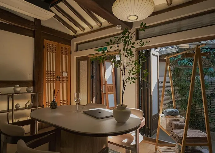 30 Seconds From Dongmyo Station Private Hanok Exclusive Use Ddp Cheonggyecheon Dongdaemun Selected As An Excellent Hanok Maximum 5 People * Seoul