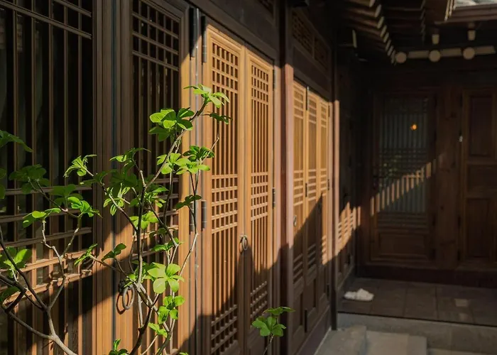 30 Seconds From Dongmyo Station Private Hanok Exclusive Use Ddp Cheonggyecheon Dongdaemun Selected As An Excellent Hanok Maximum 5 People Seoul