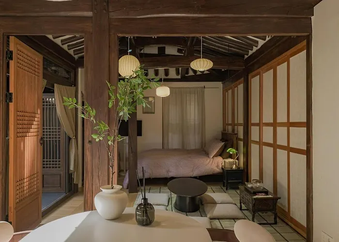 30 Seconds From Dongmyo Station Private Hanok Exclusive Use Ddp Cheonggyecheon Dongdaemun Selected As An Excellent Hanok Maximum 5 People Apartment Seoul