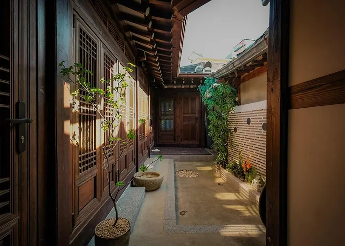 30 Seconds From Dongmyo Station Private Hanok Exclusive Use Ddp Cheonggyecheon Dongdaemun Selected As An Excellent Hanok Maximum 5 People Seoul