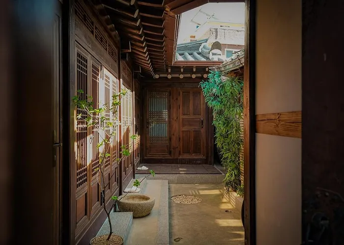 30 Seconds From Dongmyo Station Private Hanok Exclusive Use Ddp Cheonggyecheon Dongdaemun Selected As An Excellent Hanok Maximum 5 People