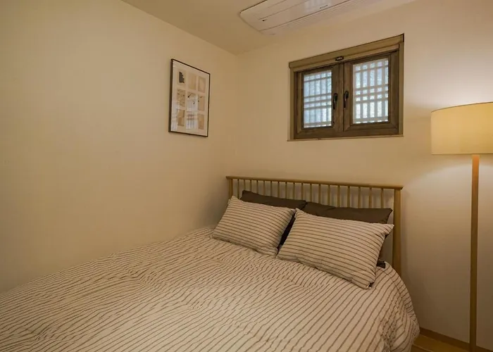 30 Seconds From Dongmyo Station Private Hanok Exclusive Use Ddp Cheonggyecheon Dongdaemun Selected As An Excellent Hanok Maximum 5 People * Seoul