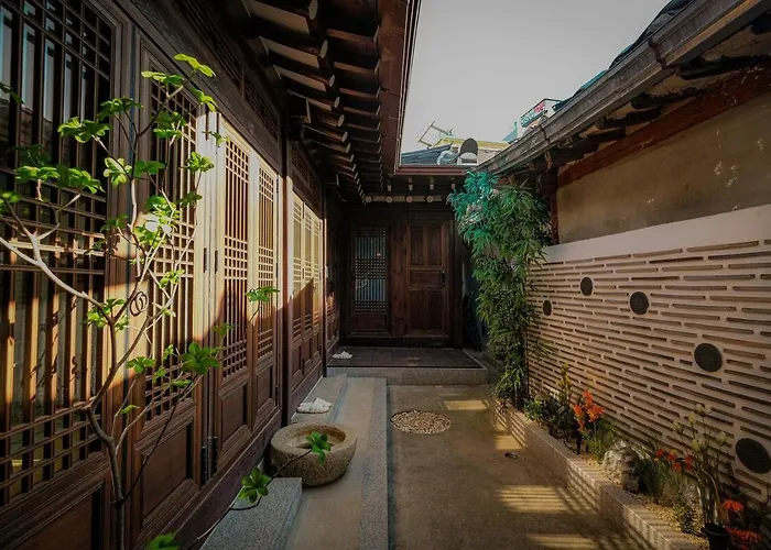 Apartment 30 Seconds From Dongmyo Station Private Hanok Exclusive Use Ddp Cheonggyecheon Dongdaemun Selected As An Excellent Hanok Maximum 5 People Seoul