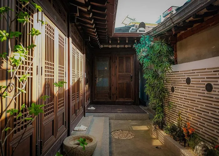 30 Seconds From Dongmyo Station Private Hanok Exclusive Use Ddp Cheonggyecheon Dongdaemun Selected As An Excellent Hanok Maximum 5 People *
