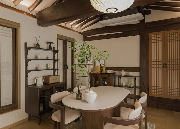 30 Seconds From Dongmyo Station Private Hanok Exclusive Use Ddp Cheonggyecheon Dongdaemun Selected As An Excellent Hanok Maximum 5 People *