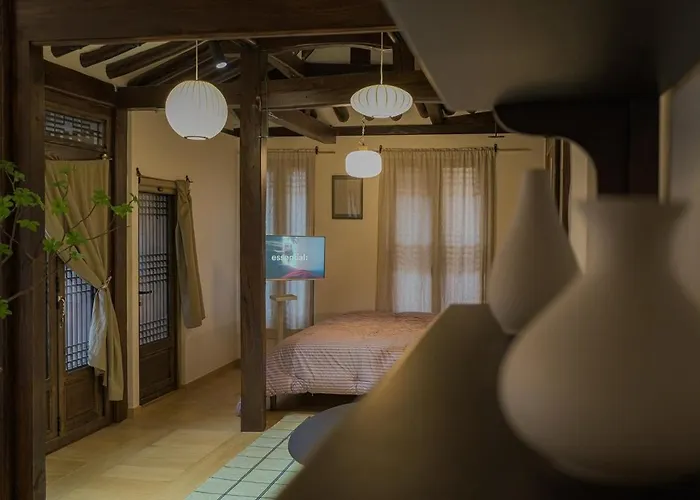 30 Seconds From Dongmyo Station Private Hanok Exclusive Use Ddp Cheonggyecheon Dongdaemun Selected As An Excellent Hanok Maximum 5 People