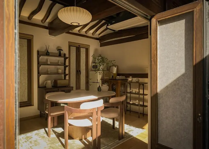 30 Seconds From Dongmyo Station Private Hanok Exclusive Use Ddp Cheonggyecheon Dongdaemun Selected As An Excellent Hanok Maximum 5 People Apartment *