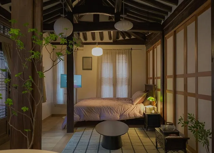 30 Seconds From Dongmyo Station Private Hanok Exclusive Use Ddp Cheonggyecheon Dongdaemun Selected As An Excellent Hanok Maximum 5 People Apartment Seoul