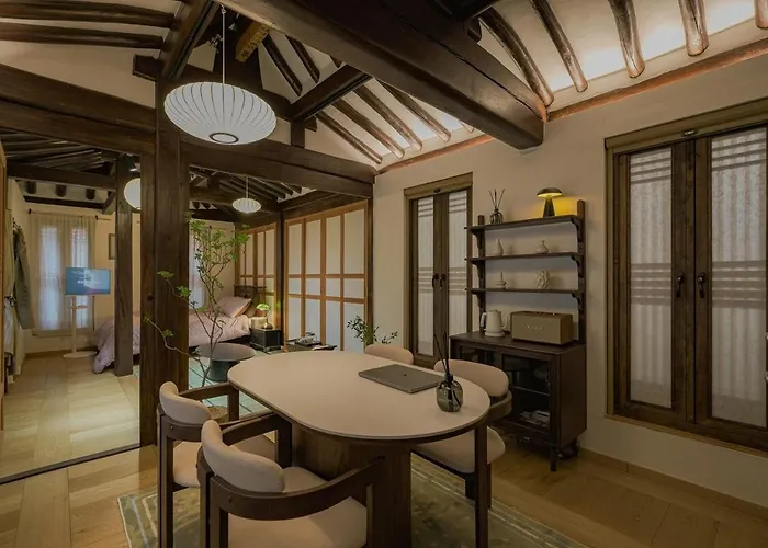 30 Seconds From Dongmyo Station Private Hanok Exclusive Use Ddp Cheonggyecheon Dongdaemun Selected As An Excellent Hanok Maximum 5 People Apartment
