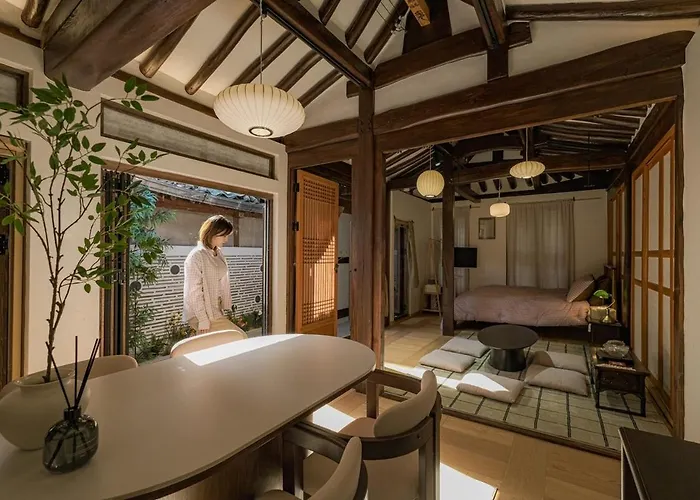 30 Seconds From Dongmyo Station Private Hanok Exclusive Use Ddp Cheonggyecheon Dongdaemun Selected As An Excellent Hanok Maximum 5 People * Seoul