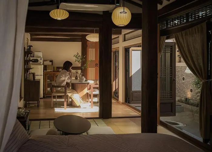 30 Seconds From Dongmyo Station Private Hanok Exclusive Use Ddp Cheonggyecheon Dongdaemun Selected As An Excellent Hanok Maximum 5 People Apartment