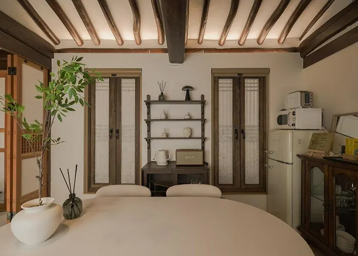 Apartment 30 Seconds From Dongmyo Station Private Hanok Exclusive Use Ddp Cheonggyecheon Dongdaemun Selected As An Excellent Hanok Maximum 5 People Seoul