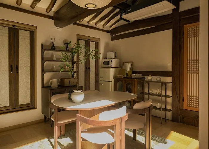 Apartment 30 Seconds From Dongmyo Station Private Hanok Exclusive Use Ddp Cheonggyecheon Dongdaemun Selected As An Excellent Hanok Maximum 5 People *
