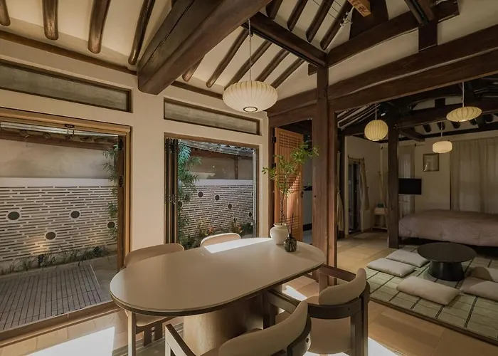 30 Seconds From Dongmyo Station Private Hanok Exclusive Use Ddp Cheonggyecheon Dongdaemun Selected As An Excellent Hanok Maximum 5 People Seoul