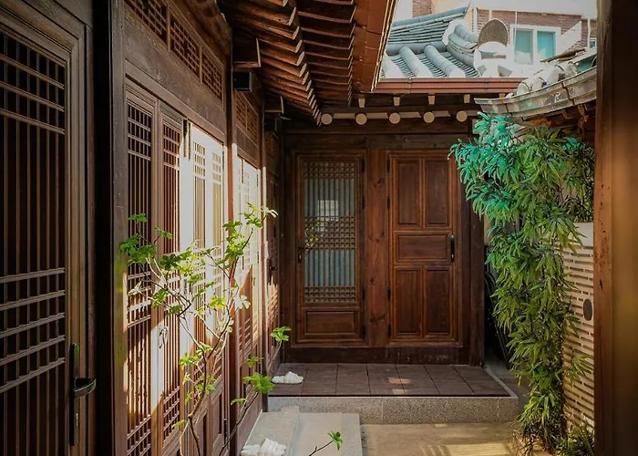 30 Seconds From Dongmyo Station Private Hanok Exclusive Use Ddp Cheonggyecheon Dongdaemun Selected As An Excellent Hanok Maximum 5 People Apartment