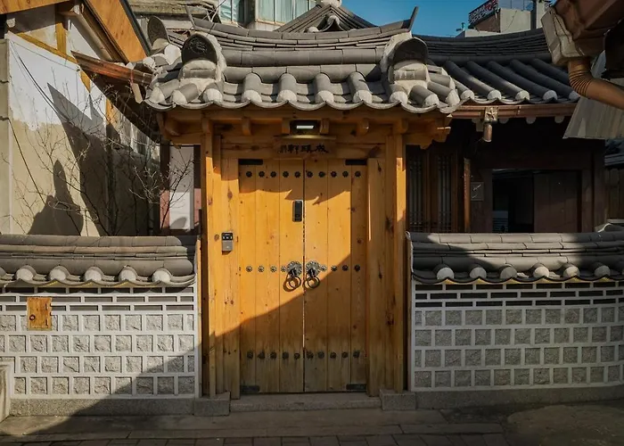 30 Seconds From Dongmyo Station Private Hanok Exclusive Use Ddp Cheonggyecheon Dongdaemun Selected As An Excellent Hanok Maximum 5 People Apartment *