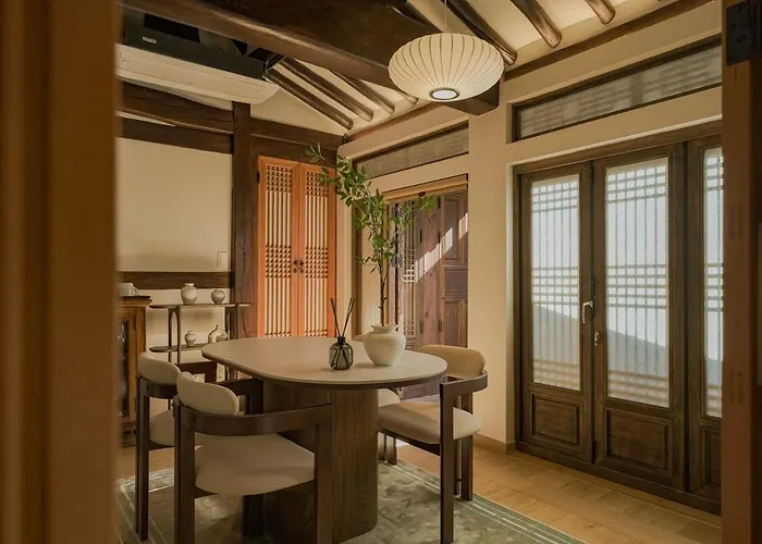 30 Seconds From Dongmyo Station Private Hanok Exclusive Use Ddp Cheonggyecheon Dongdaemun Selected As An Excellent Hanok Maximum 5 People Apartment Seoul