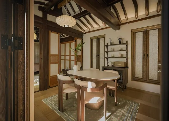 Apartment 30 Seconds From Dongmyo Station Private Hanok Exclusive Use Ddp Cheonggyecheon Dongdaemun Selected As An Excellent Hanok Maximum 5 People Seoul