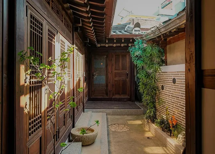 30 Seconds From Dongmyo Station Private Hanok Exclusive Use Ddp Cheonggyecheon Dongdaemun Selected As An Excellent Hanok Maximum 5 People Apartment Seoul