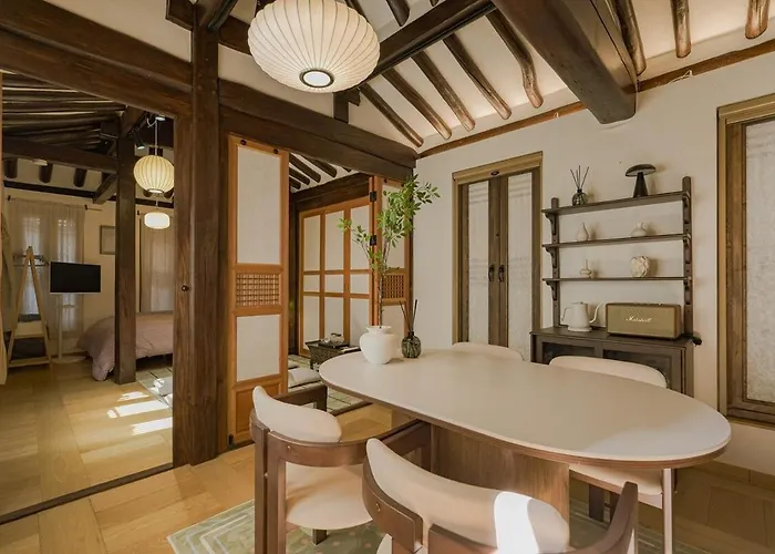 30 Seconds From Dongmyo Station Private Hanok Exclusive Use Ddp Cheonggyecheon Dongdaemun Selected As An Excellent Hanok Maximum 5 People * Seoul