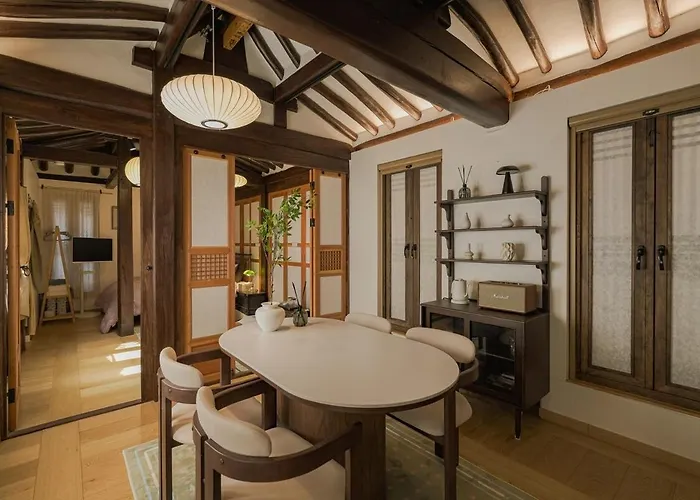 30 Seconds From Dongmyo Station Private Hanok Exclusive Use Ddp Cheonggyecheon Dongdaemun Selected As An Excellent Hanok Maximum 5 People Seoul