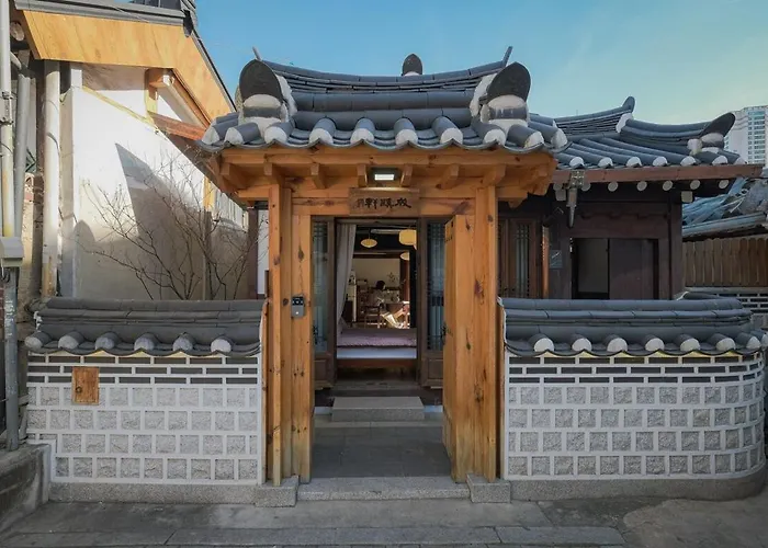 30 Seconds From Dongmyo Station Private Hanok Exclusive Use Ddp Cheonggyecheon Dongdaemun Selected As An Excellent Hanok Maximum 5 People Apartment Seoul