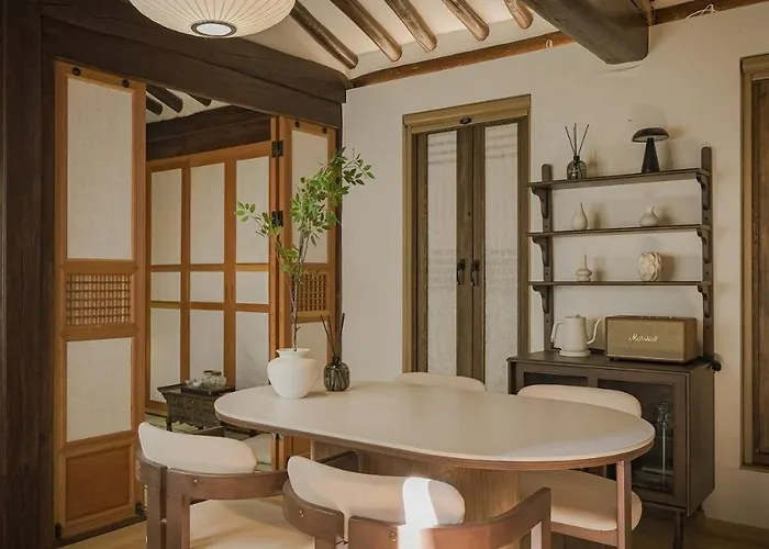 Apartment 30 Seconds From Dongmyo Station Private Hanok Exclusive Use Ddp Cheonggyecheon Dongdaemun Selected As An Excellent Hanok Maximum 5 People Seoul