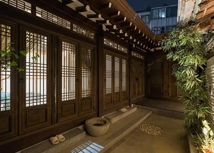 Apartment 30 Seconds From Dongmyo Station Private Hanok Exclusive Use Ddp Cheonggyecheon Dongdaemun Selected As An Excellent Hanok Maximum 5 People Seoul