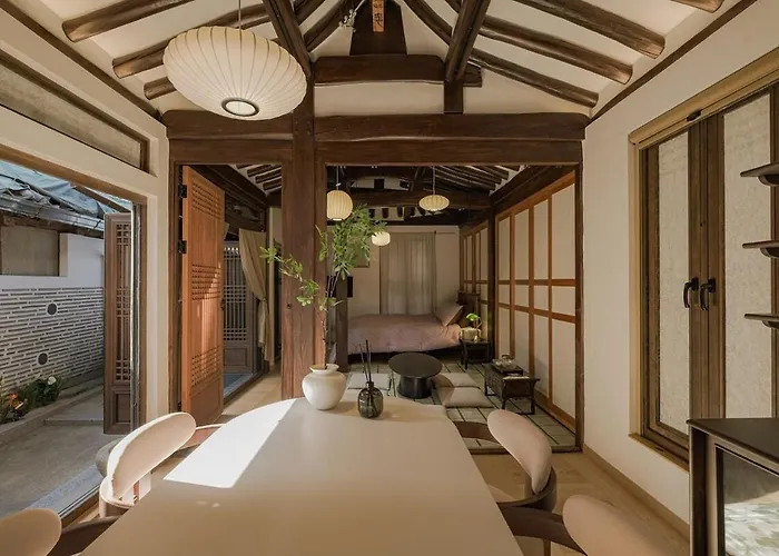 30 Seconds From Dongmyo Station Private Hanok Exclusive Use Ddp Cheonggyecheon Dongdaemun Selected As An Excellent Hanok Maximum 5 People Apartment