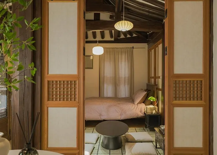 30 Seconds From Dongmyo Station Private Hanok Exclusive Use Ddp Cheonggyecheon Dongdaemun Selected As An Excellent Hanok Maximum 5 People * Seoul