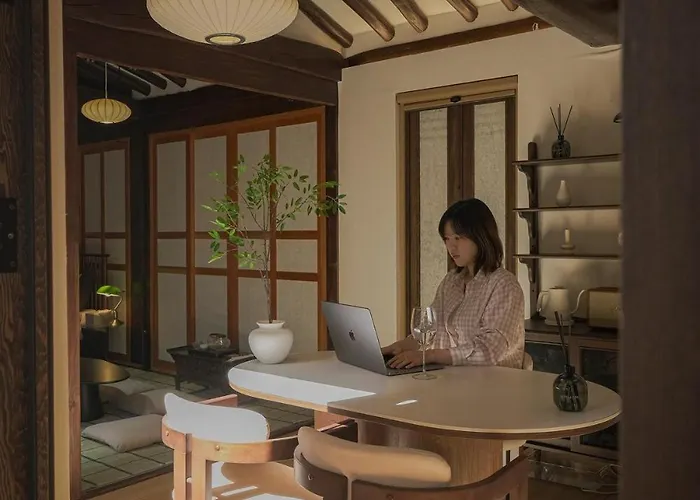 30 Seconds From Dongmyo Station Private Hanok Exclusive Use Ddp Cheonggyecheon Dongdaemun Selected As An Excellent Hanok Maximum 5 People Apartment